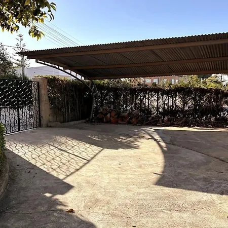 Mediterranean House In 度假居