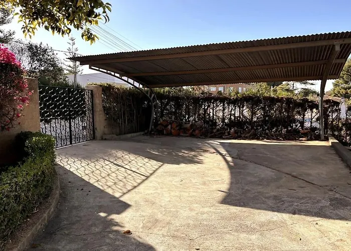 Mediterranean House In 度假居